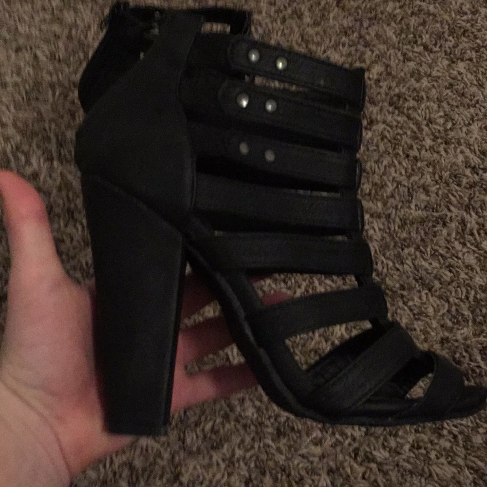 Cute heels!6/7 - Picture 2 of 5
